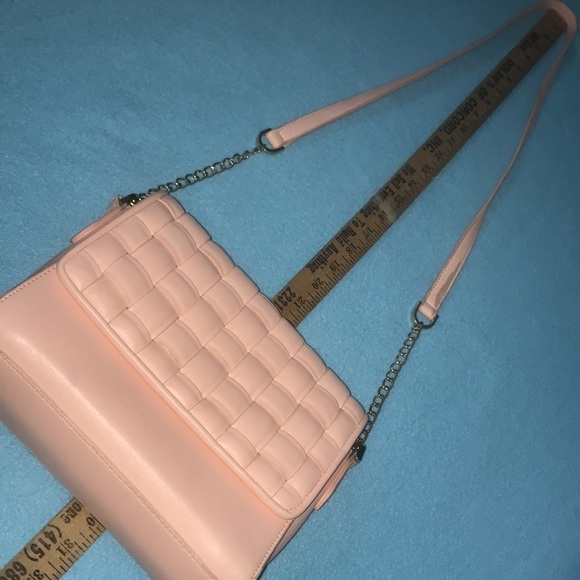 A NEW DAY quilted flap, magnetic closure gold chain and leather crossbody strap - Picture 8 of 8